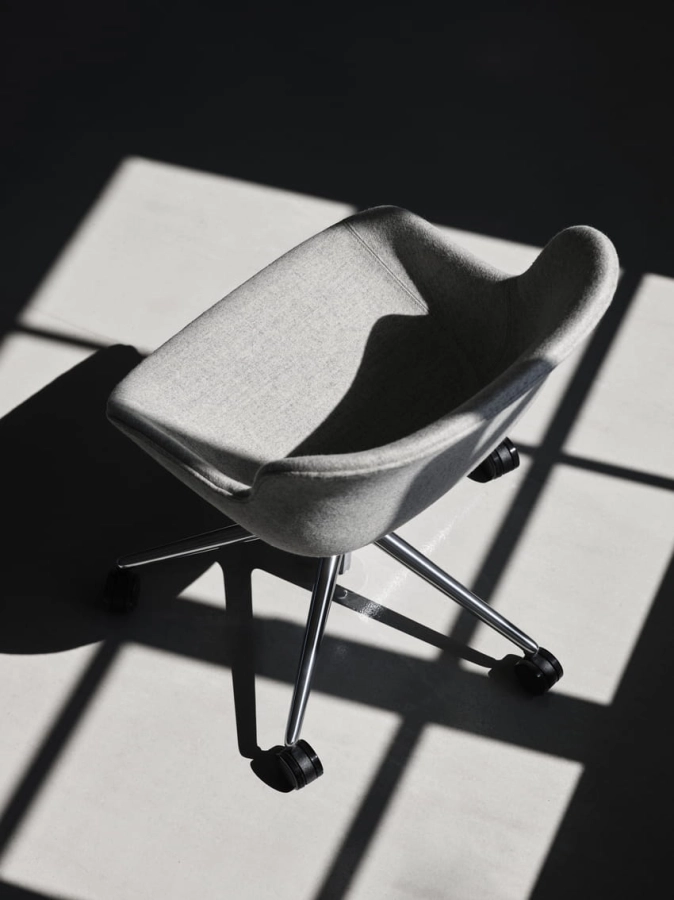 604023_Normann_Copenhagen_Hyg_Chair_Swivel_5W_Alu_Full_Upholtery_Synergy_LDS08.jpg