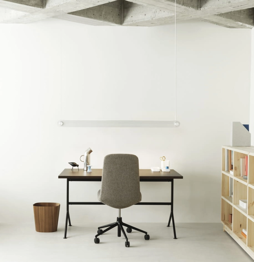 2023_Dim_Linear_Lamp_Brushed_Aluminum_Kip_Desk_Black_Steel_Dark_Brown_Off_Chair_Low_5W_Black_Alu_Gaslift_04.jpg