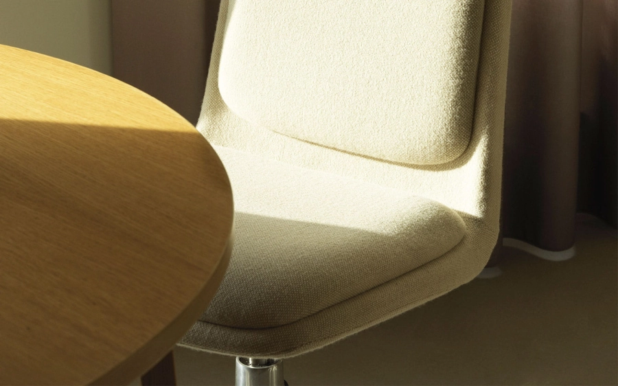 2022_Off_Chair_Low_Swivel_5W_Cushion_Alu_Hallingdal_65_0200_02.jpg