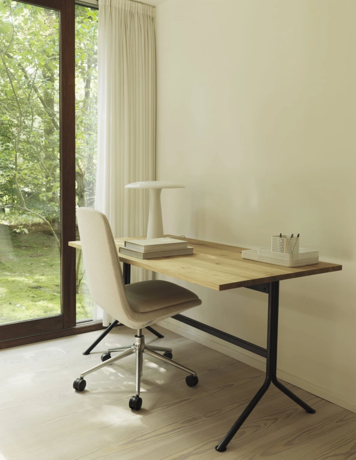 2023_Kip_Desk_Oak_Black_Off_Chair_Hallingdal_0103_Shelter_Table_Lamp_White_Nic_Nac_White.jpg