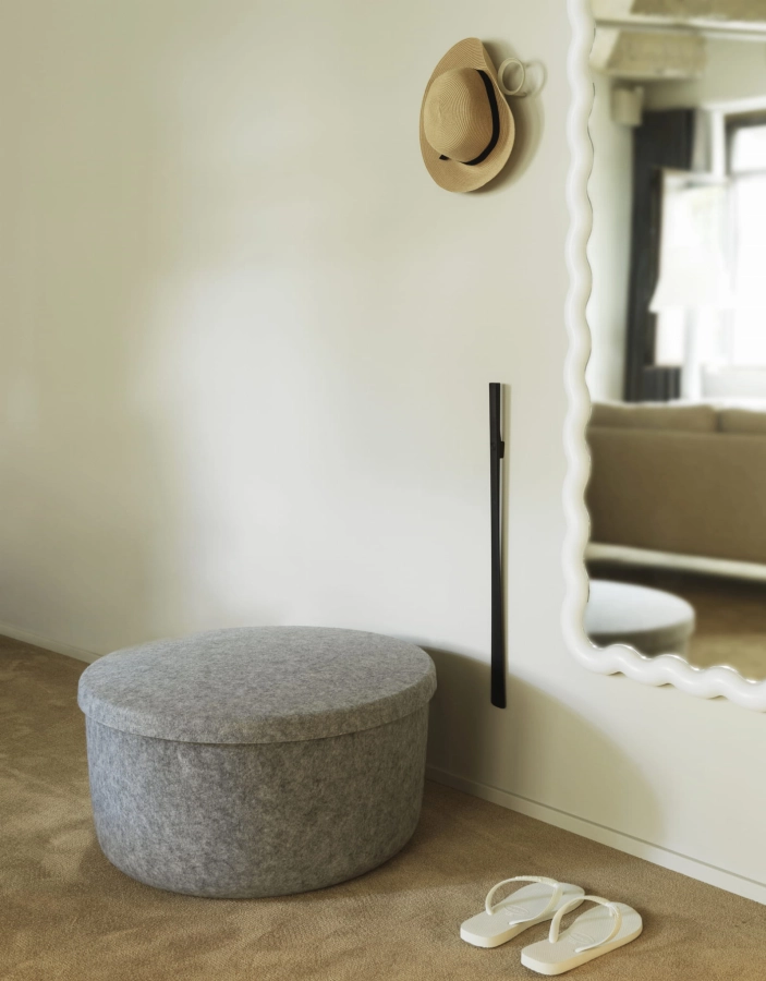 2023_Hide_Storage_Pouf_Large_Grey_Shoehorn_Black.jpg