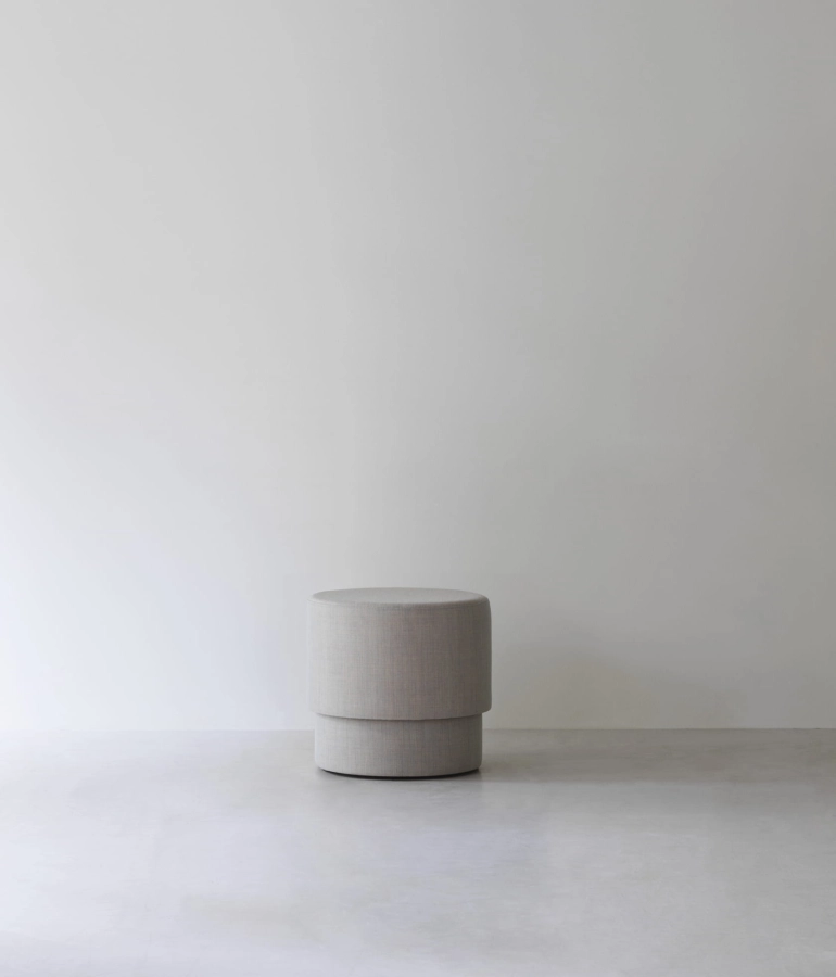 2023_Silo_Pouf_Small_Canvas_244_02.jpg