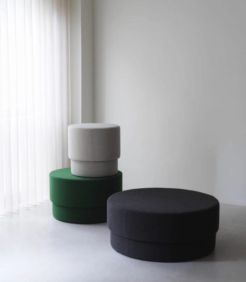 2023_Silo_Pouf_Small_Canvas_244_Hallingdal_Silo_Pouf_Medium_Hallingdal_944_Silo_Pouf_Large_Hallingdal_0173_01.jpg