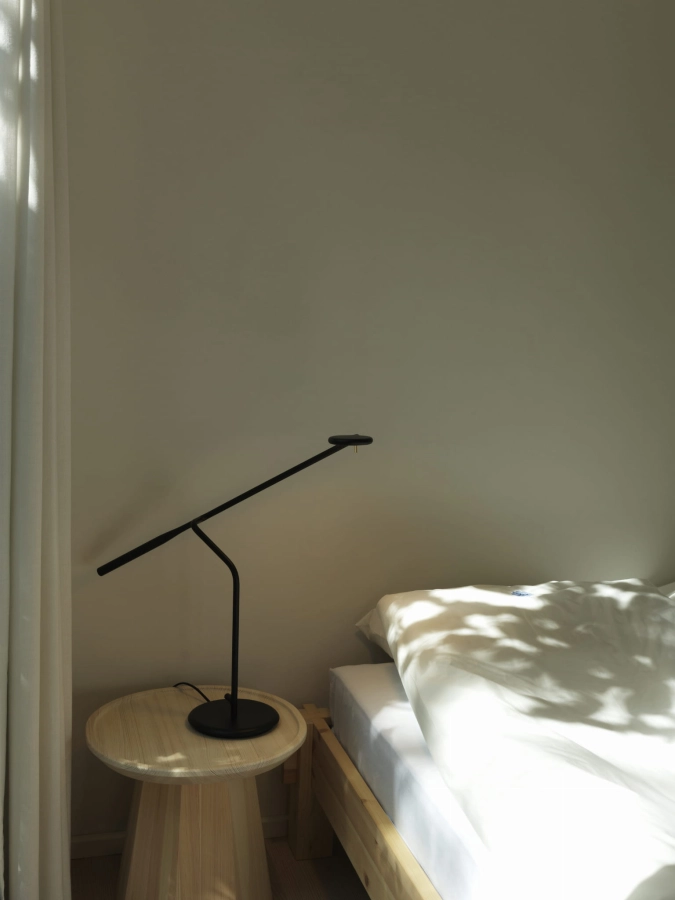 2023_Flow_Table_Lamp_Black_Pine_Table_Small_Pine_01.jpg
