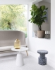 2022_Hyg_Sofa_Oak_UDA07_Turn_Table_Marble_White_Bit_Stool_Black_02.jpg