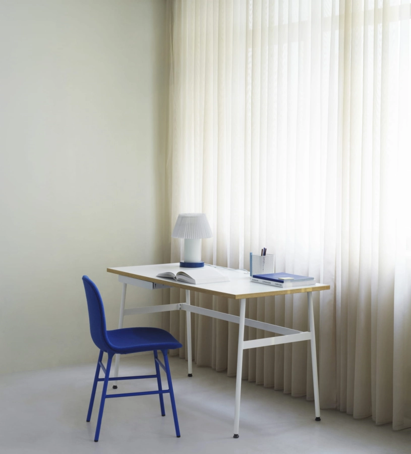 2023_Form_Chair_Steel_Bright_Blue_Divina_Melange_0747_Journal_Desk_White_Cellu_Lamp_Light_Blue.jpg