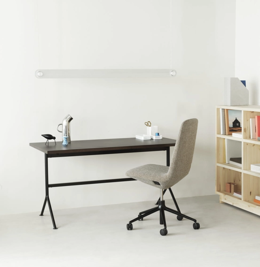 2023_Dim_Linear_Lamp_Brushed_Aluminum_Kip_Desk_Black_Steel_Dark_Brown_Off_Chair_Low_5W_Black_Alu_Gaslift_01.jpg