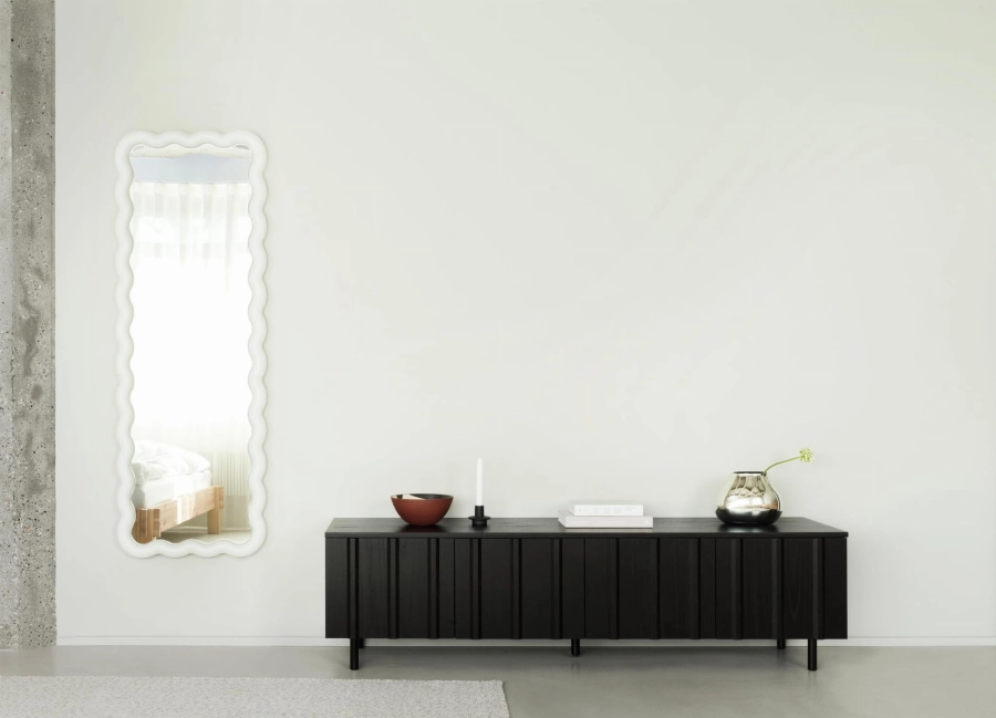 2024_Rib_Sideboard_Soft_Black_Illu_Mirror_165x55cm.jpg