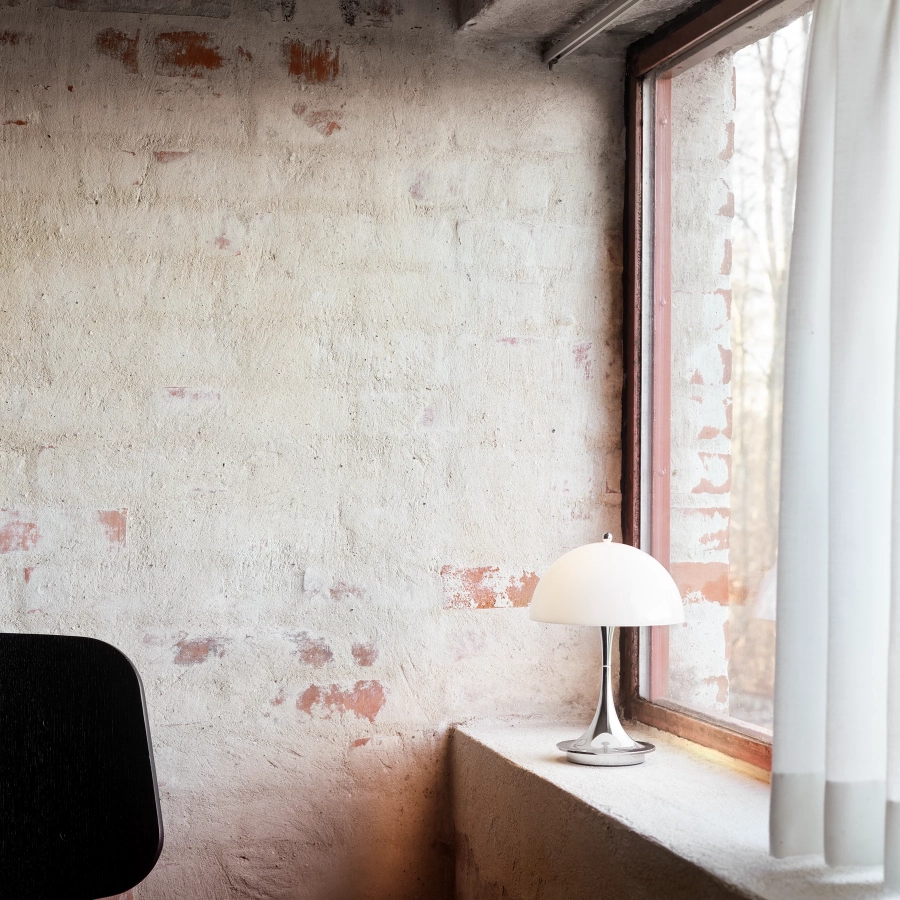 50991_57673_Panthella Portable-AW21-Set location-Villahof--Denmark.png.webp