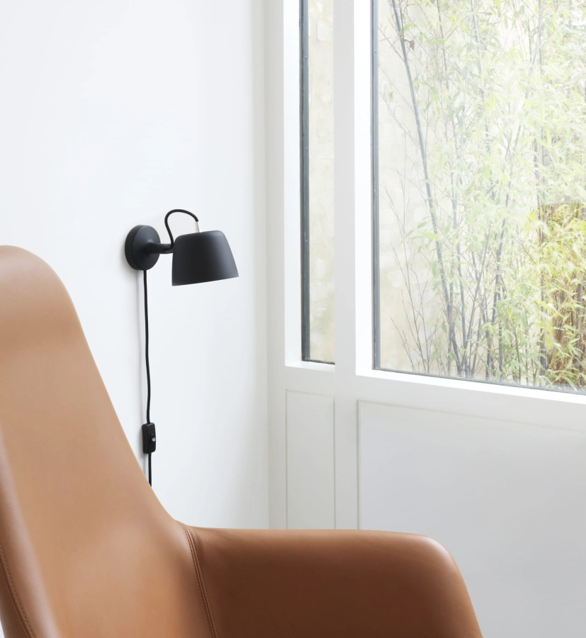 2022_Tub_Wall_Lamp_Black_02.jpg