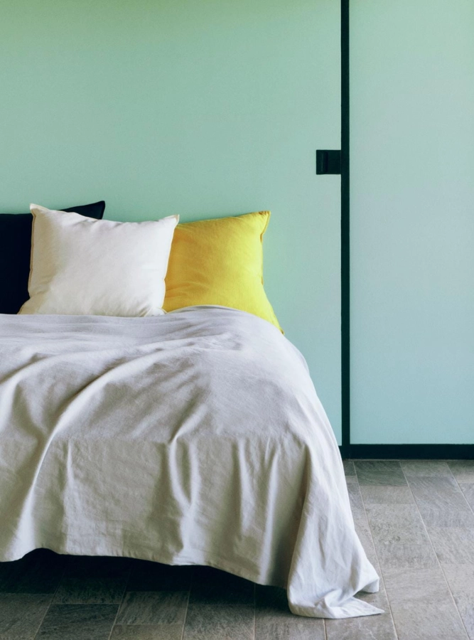 Linen Bedspread sky grey.jpg