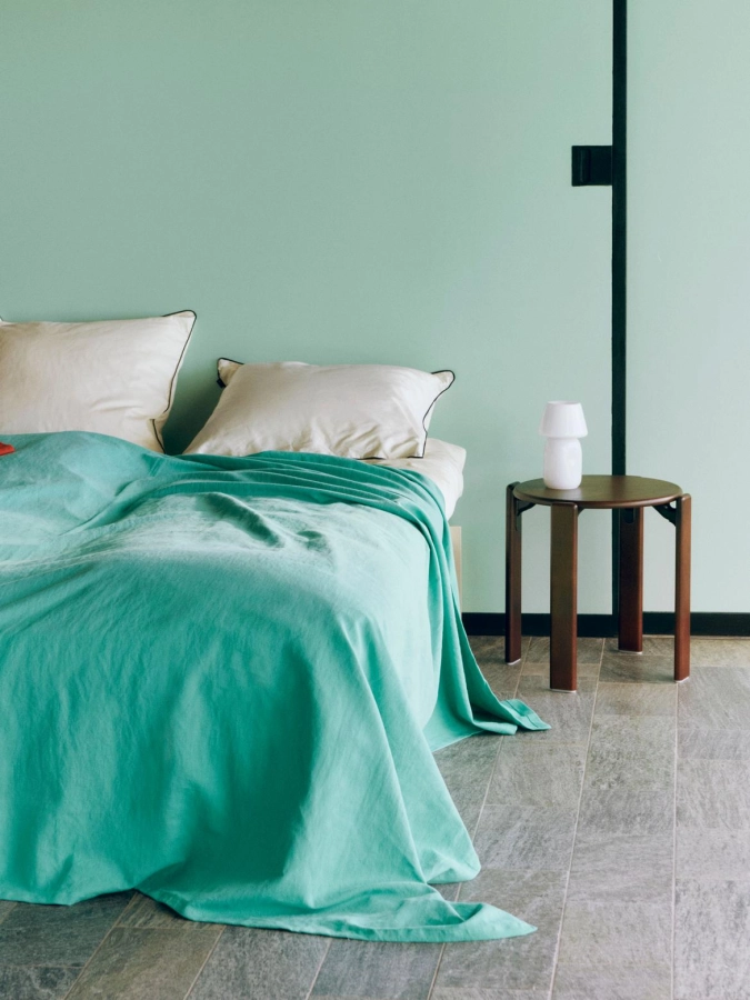Linen Bedspread emerald green 01.jpg