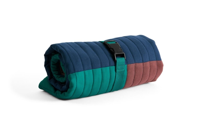 AE932-A780-AS33_HAY Dogs Travel Blanket 80x80 burgundy_green_blue quilted.jpg