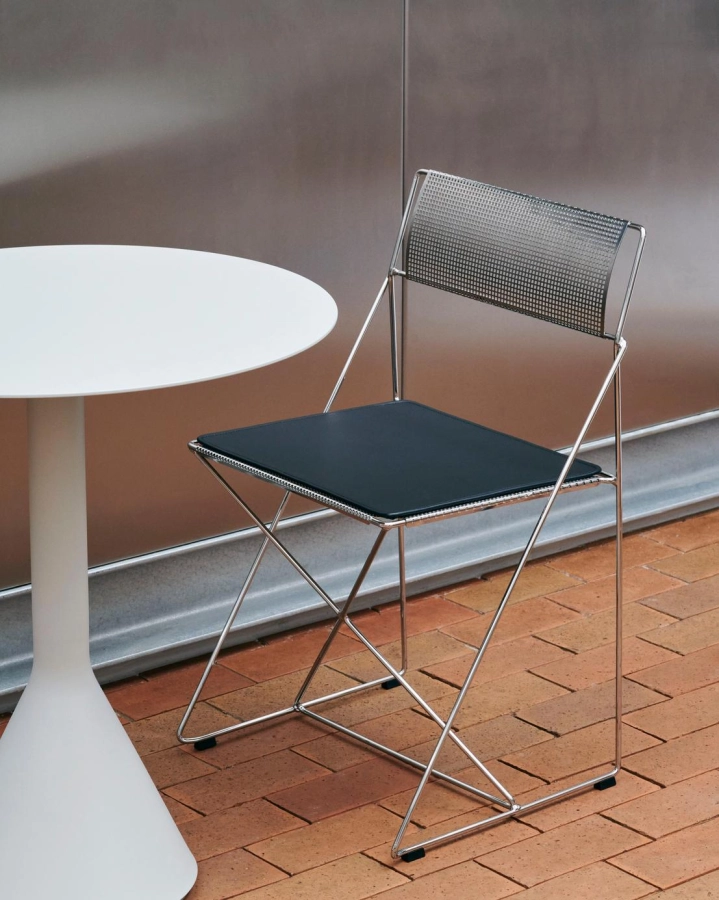 X-Line Chair chromed seat back and chromed base Indoor_Seat Pad for X-Line Chair Indoor black leather_Palissade Cone Table dia70xH74 cream white.jpg
