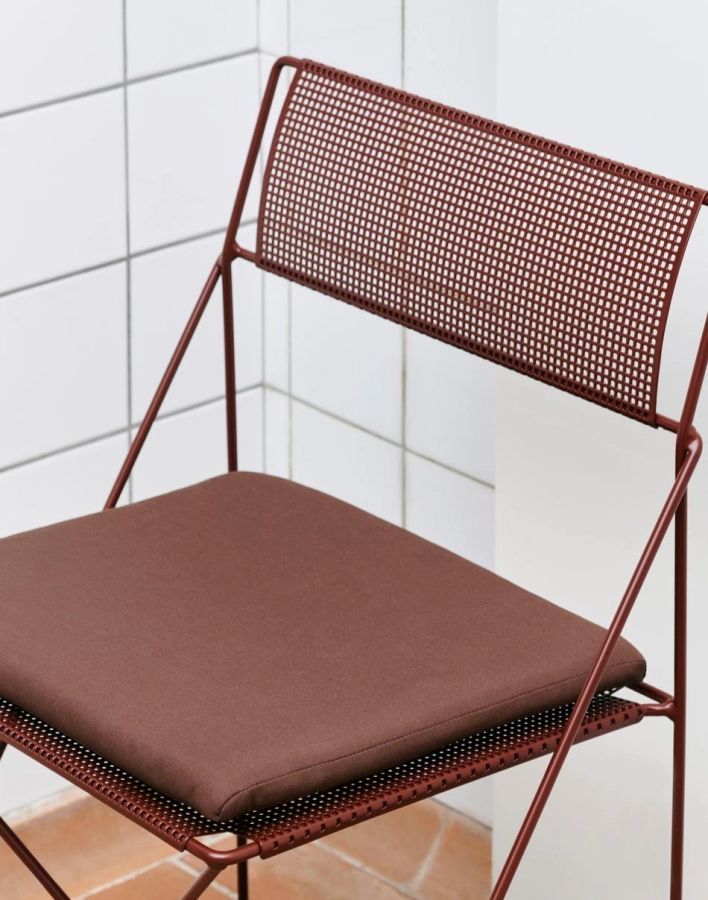 X-Line Chair iron red powder coated seat back and iron red powder coated steel base_Seat Cushion for X-Line Chair Outdoor iron red textile 01.jpg