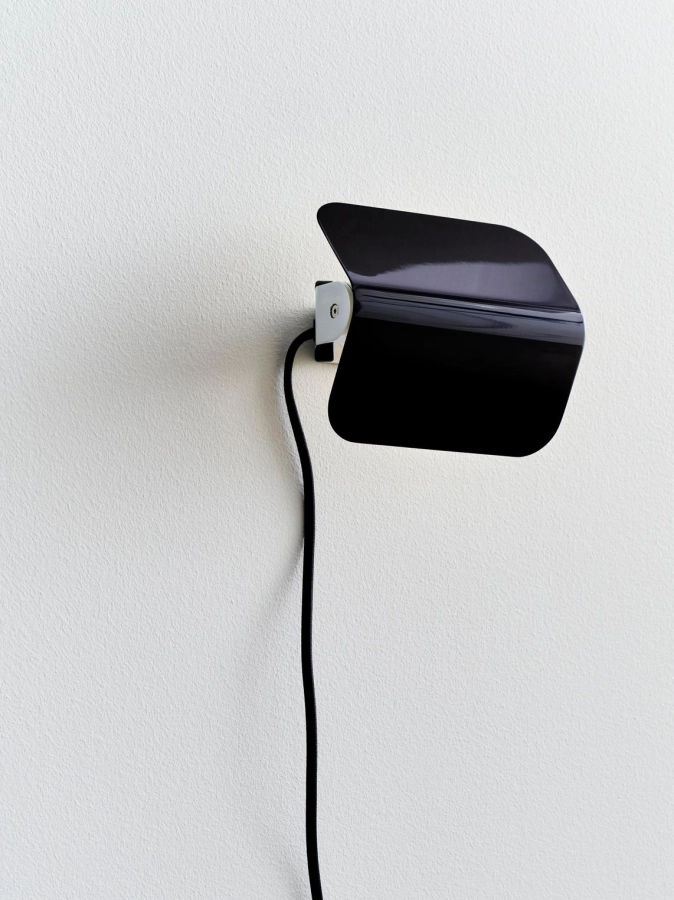 Apex Wall Lamp iron black 01.jpg