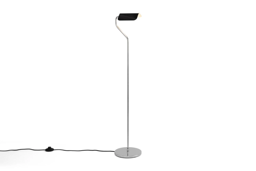 AE385-B526_Apex Floor Lamp iron black__on.jpg