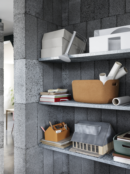 piton-portable-lamp-aluminum-restore-basket-burnt-orange-sketch-toolbox-burnt-orange-muuto-org_3.jpg