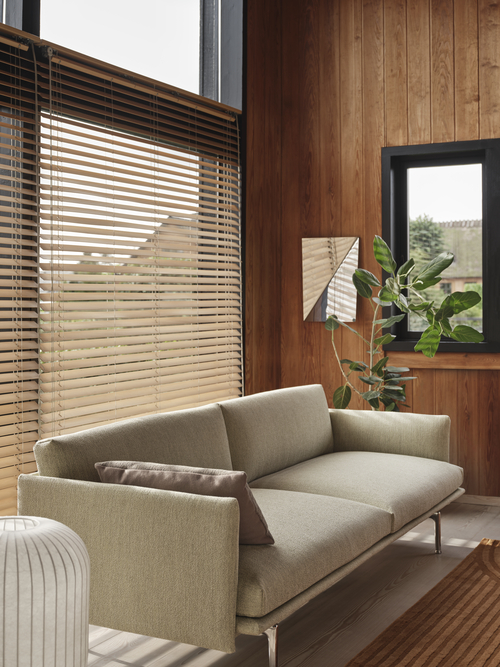 strand-table-lamp-59-outline-sofa-alu-ecriture-910-mingle-cushion-gaze-mirror-org_3.jpg