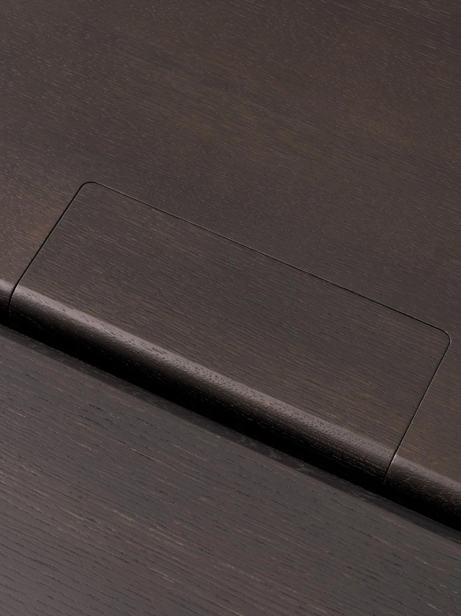 Ita Dining Table OS1 Cable Management_Veneer Dark Stained Oak w. Dark Stained Oak Legs_Detail_1.jpg