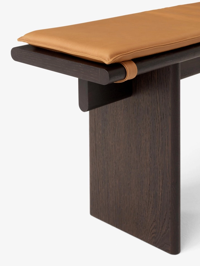 Ita Bench OS5_Veneer Dark Stained w. Dark Stained Oak Legs_Ita Seat Pad Bench OS5_Detail.jpg