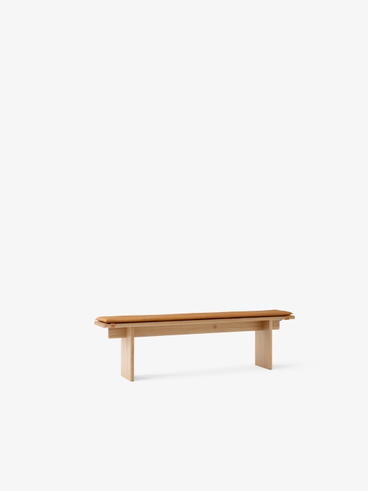 Ita Bench OS5_Veneer Oak w. Oak Legs_Ita Seat Pad Bench OS5_Angled Front.jpg