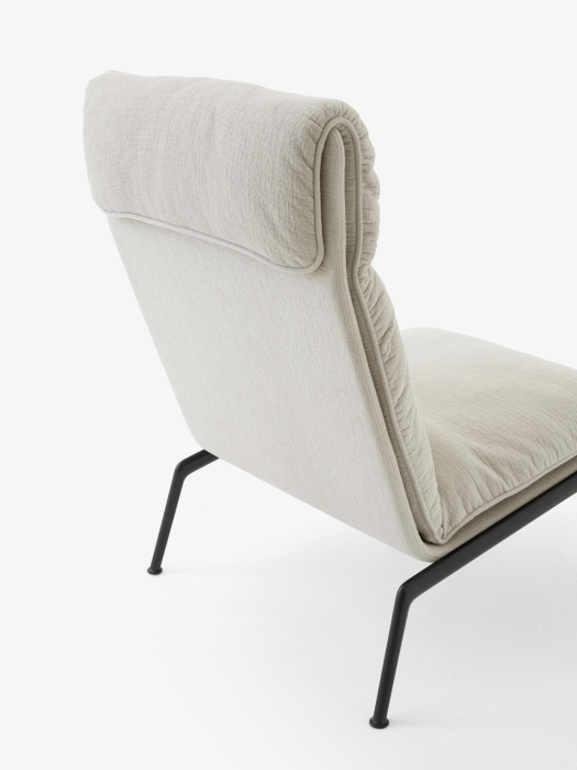 Muno Lounge Chair LN16_Warm Black Legs w. Cifrado 0221_Detail (1).jpg