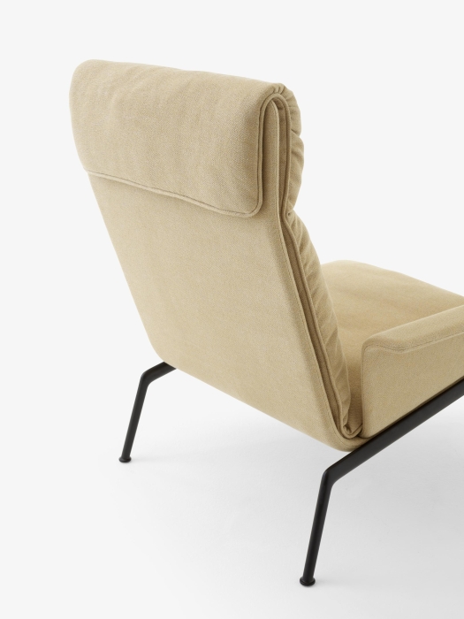 Muno Lounge Chair LN17_Warm Black Legs w. Clay 0007_Detail.jpg