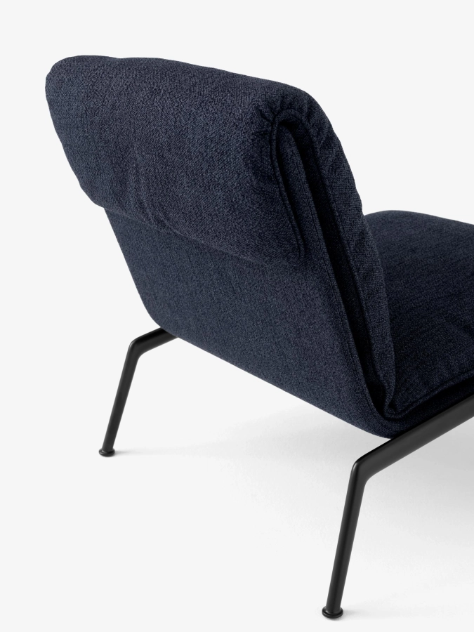Muno Lounge Chair LN18_Warm Black Legs w. Ecriture 0780_Detail.jpg