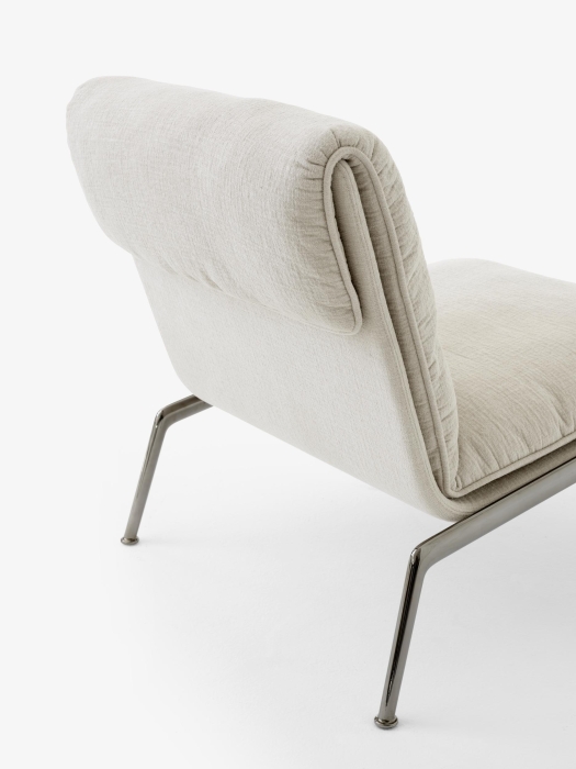 Muno Lounge Chair LN18_Chrome Legs w. Cifrado 0221_Detail.jpg