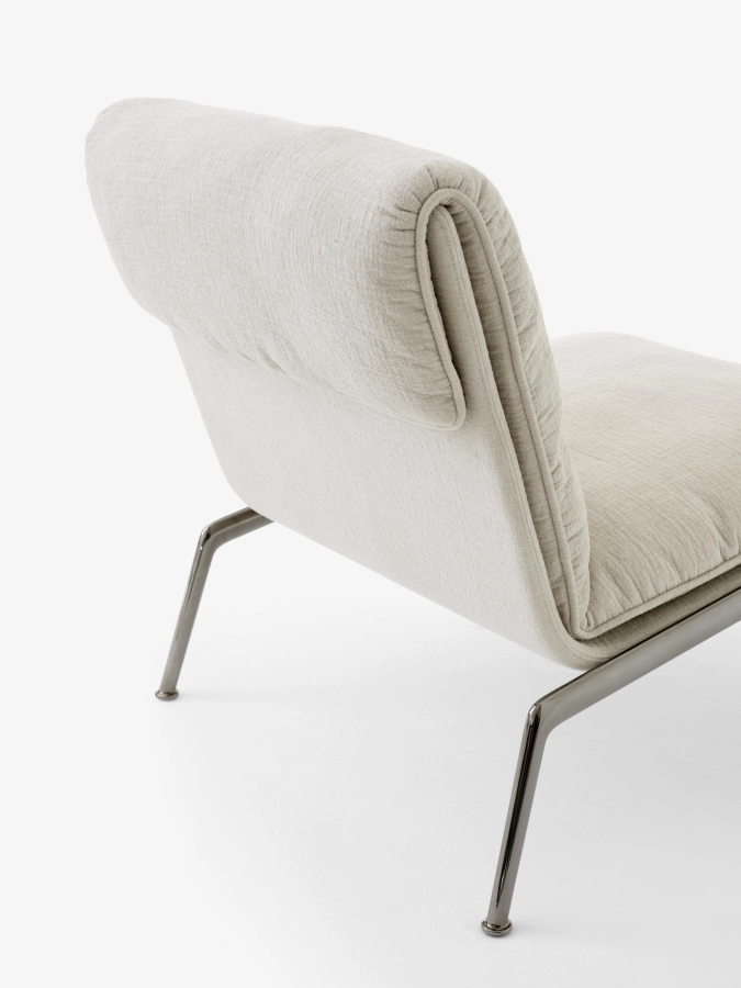 Muno Lounge Chair LN18_Chrome Legs w. Cifrado 0221_Detail.jpg