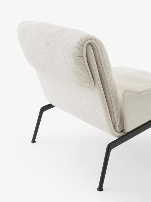 Muno Lounge Chair LN19_Warm Black Legs w. Cifrado 0221_Detail.jpg
