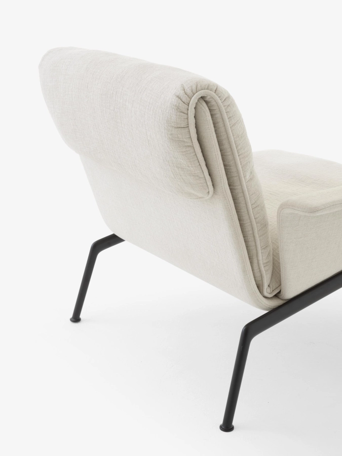 Muno Lounge Chair LN19_Warm Black Legs w. Cifrado 0221_Detail.jpg