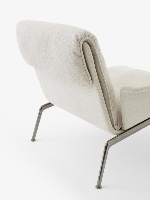 Muno Lounge Chair LN19_Chrome Legs w. Cifrado 0221_Detail.jpg