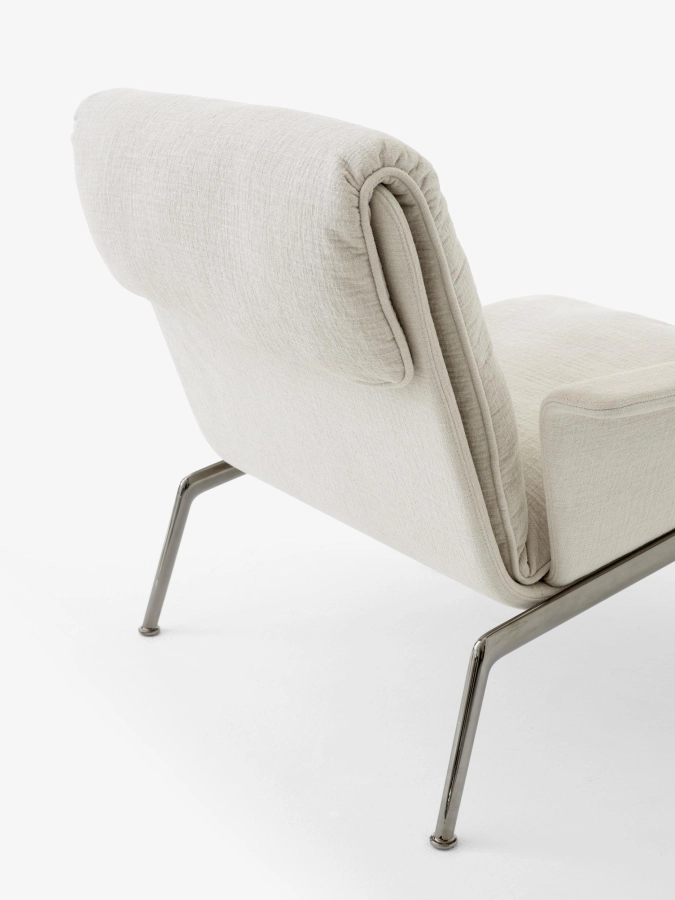 Muno Lounge Chair LN19_Chrome Legs w. Cifrado 0221_Detail.jpg