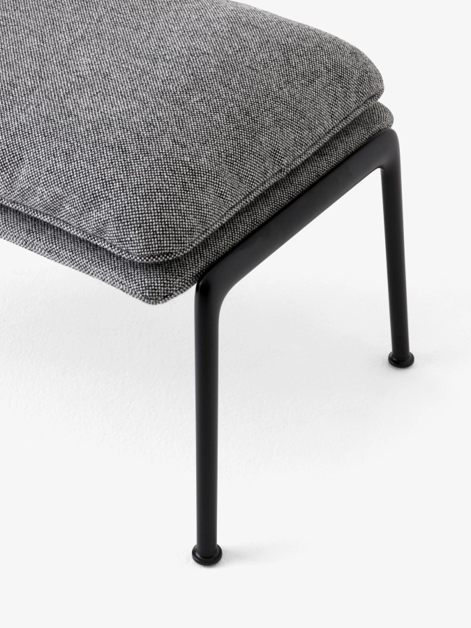 Muno Footstool LN20_Warm Black Legs w. Hallingdal 0126_Detail.jpg
