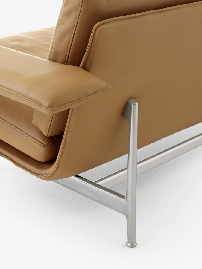 Meantime Sofa AV30_Polished Aluminium Base w. Noble Leather Cognac_Detail.jpg