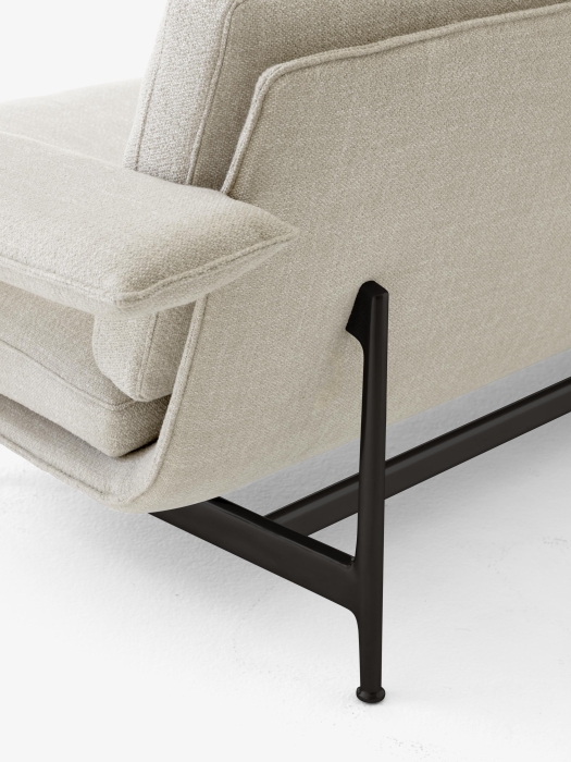 Meantime Sofa AV31_Warm Black Base w. Ecriture 0210_Detail.jpg