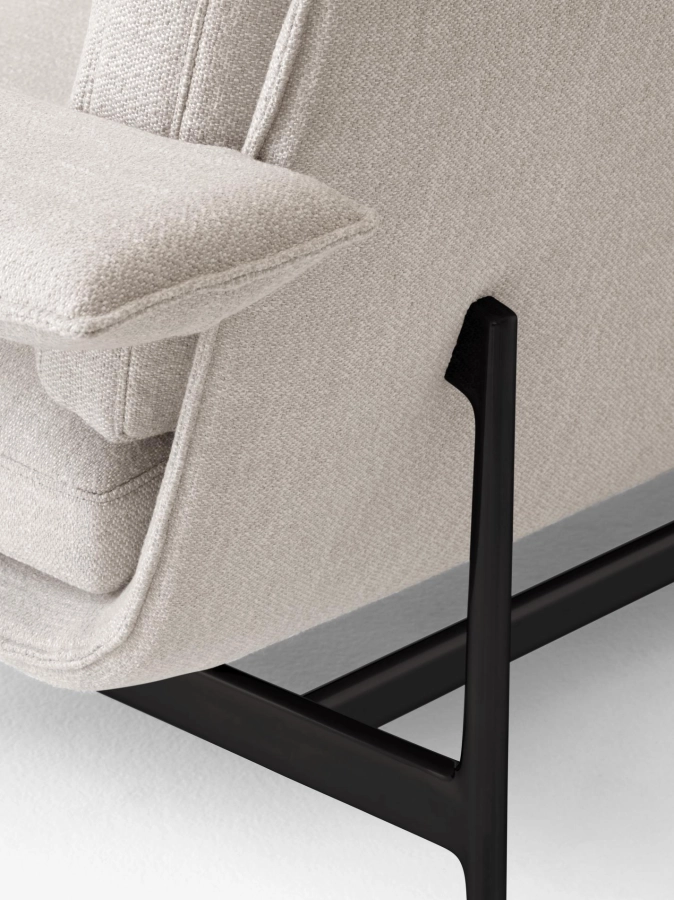 Meantime Sofa AV30_AV31_Warm Black Base w. Ecriture 0210_Detail.jpg