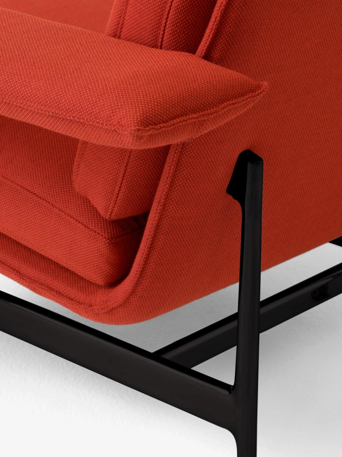 Meantime Lounge Chair AV29_Warm Black Base w. Fiord 0571_Detail.jpg