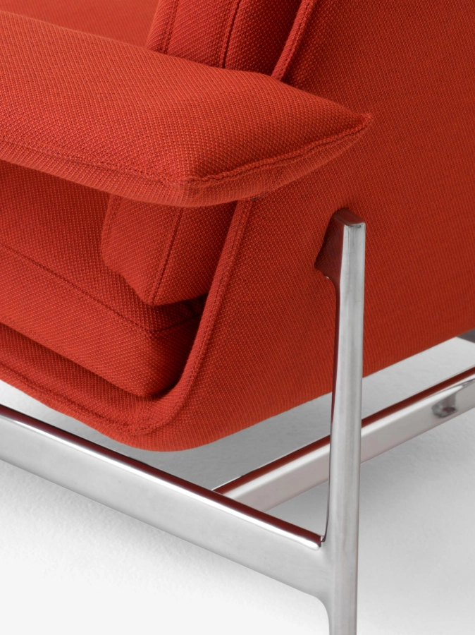 Meantime Lounge Chair AV29_Polished Aluminium Base w. Fiord 0571_Detail.jpg
