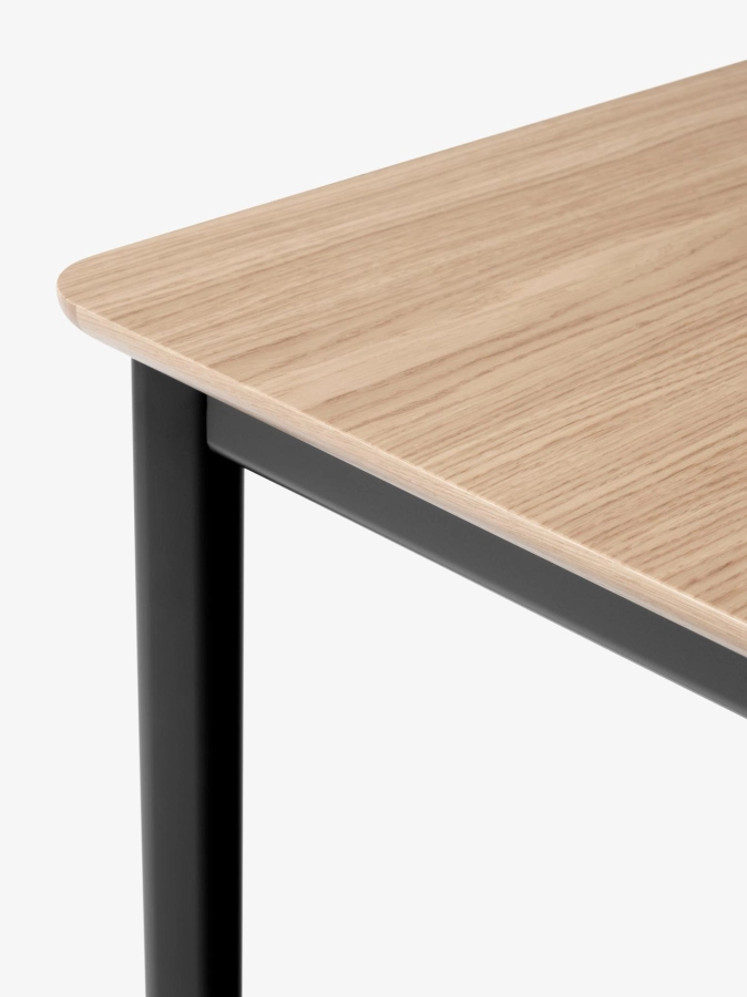 Drip Dining Table HW115 116 117_Veneer Clear Lacquered Oak w. Black Frame_Detail.jpg