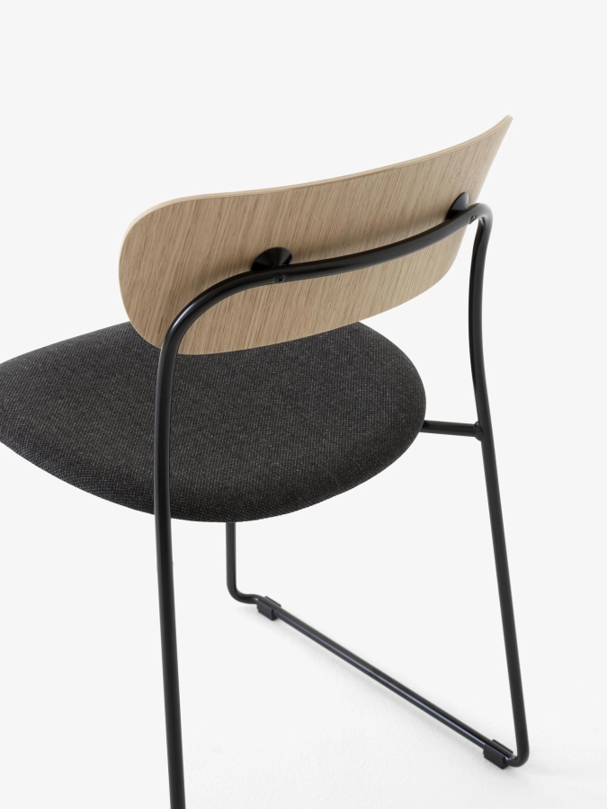 Pavilion Side Chair AV52_Black Sled Frame_Lacquered Oak w. Re-Wool 0198_Detail.jpg