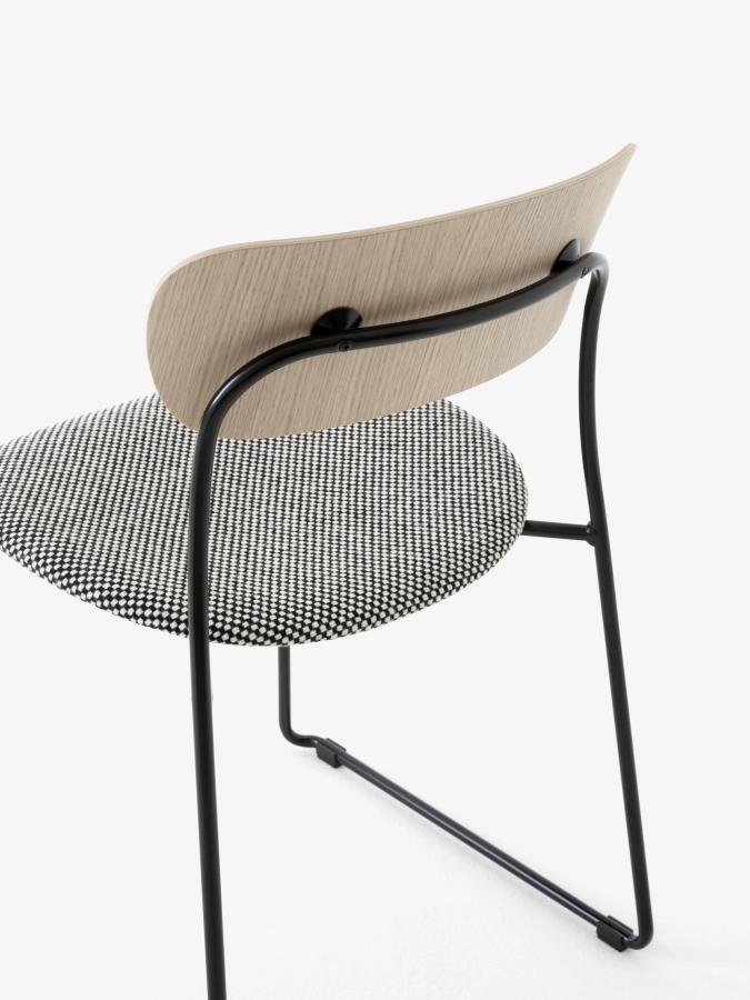 Pavilion Side Chair AV52_Black Sled Frame_Lacquered Oak w. Sisu 0165_Detail.jpg