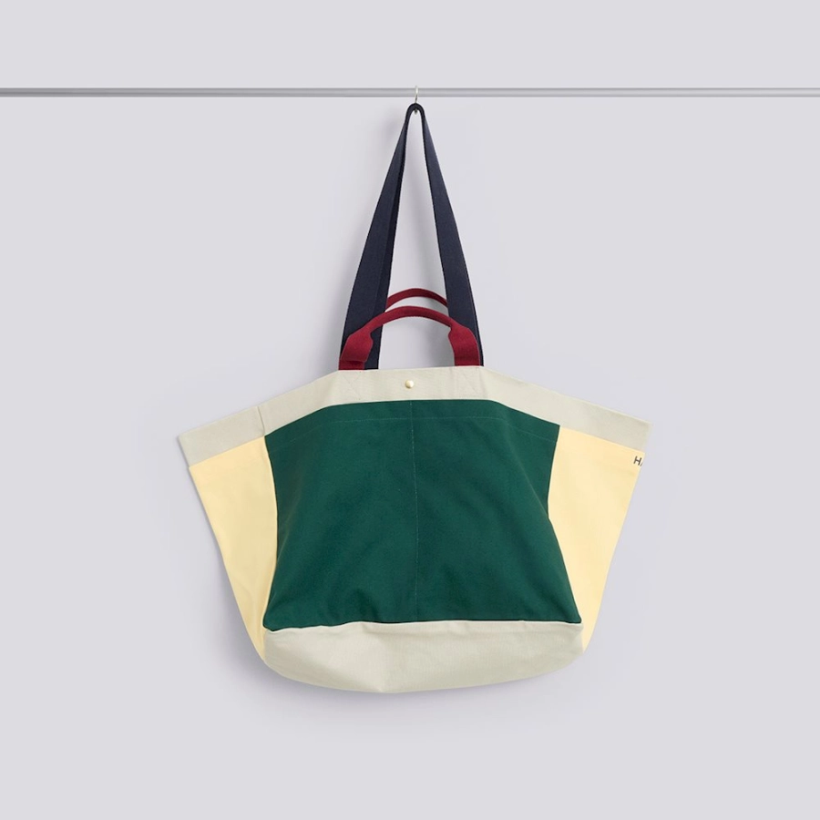ae374-a602-as12_variant_weekend-bag-m-organic-dark-green-multi_gb_1220x1220.jpg