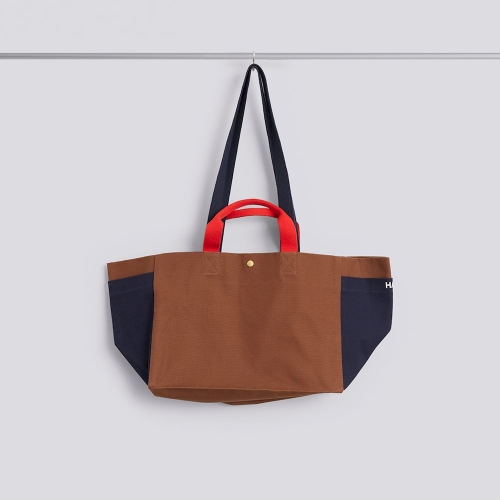 ae374-a601-as10_variant_weekend-bag-s-organic-brown-multi_gb_1220x1220.jpg
