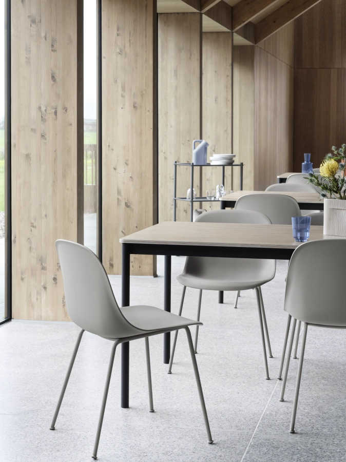 Fiber-side-chair-tube-grey-base-table-oak-veneer-black-raise-dark-blue-ridge-flow-trolley-tub-jug-muuto-org_7.jpg