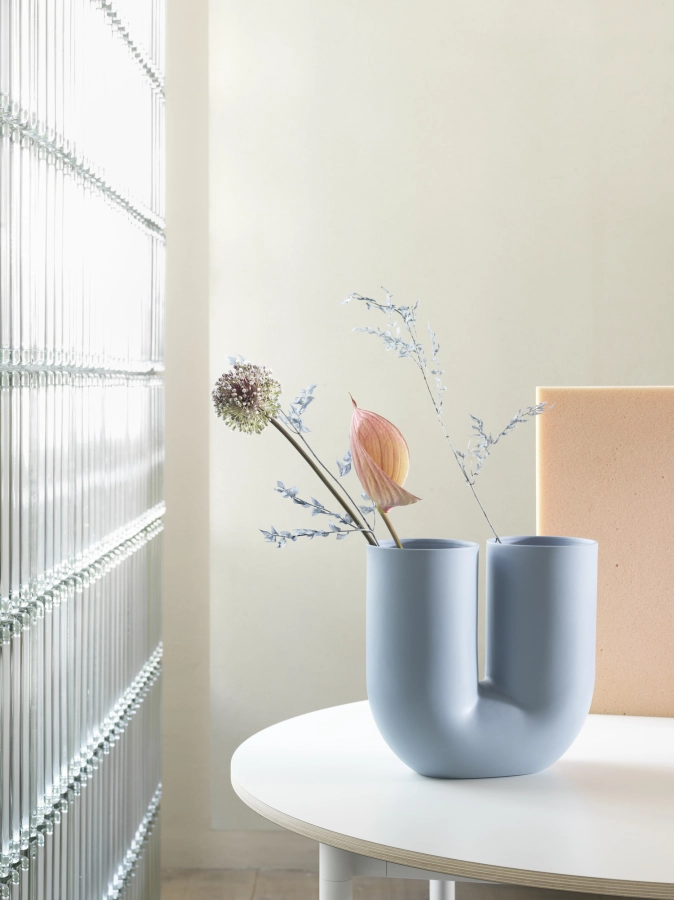kink-vase-base-table-round-muuto-org_7.jpg