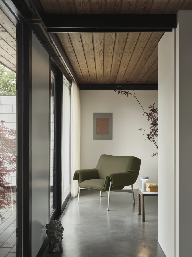 Wrap-divina-984-grey-couple-coffee-table-40x84x40-wavy-light-blue-dark-oiled-oak-ease-muuto-org_7.jpg