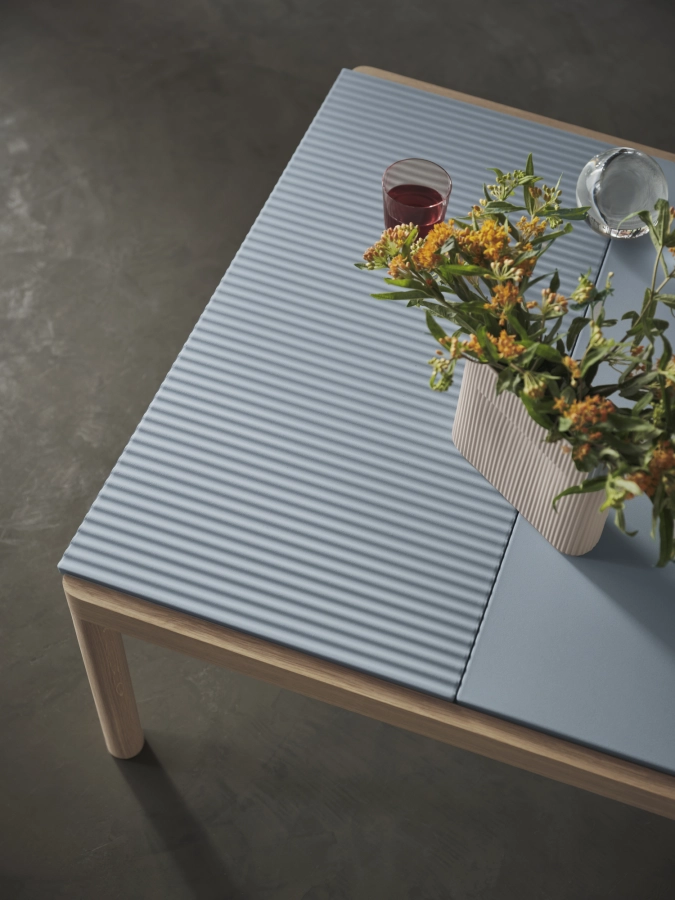 couple-coffee-table-80x84x40-plain-wavy-light-blue-oak-ridge-h16-5-beige-raise-clear-muuto-org_7.jpg